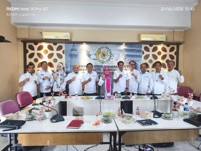 Audiensi dan diskusi dengan Anggota DPD-RI Ibu Hj.Ade Yuliasih, SH.,M.Kn